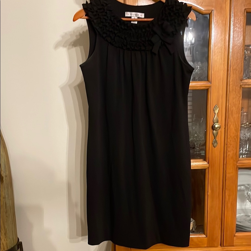 AA Studio Black ruffled neckline SZ 10 sleeveless dress pristine condition Gorg!